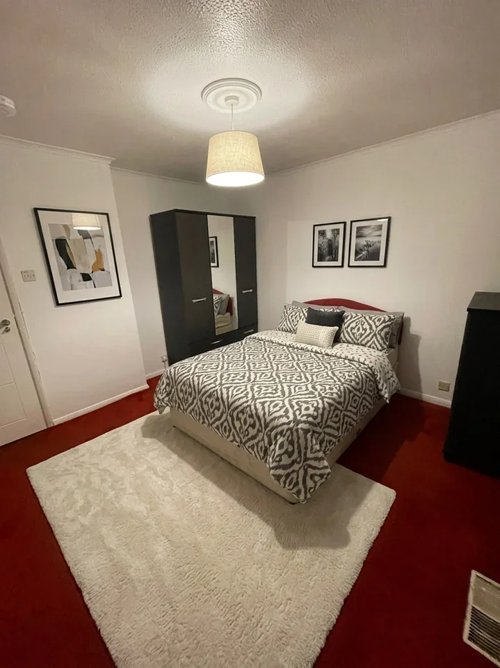 Room Fairfield Road in Greater London