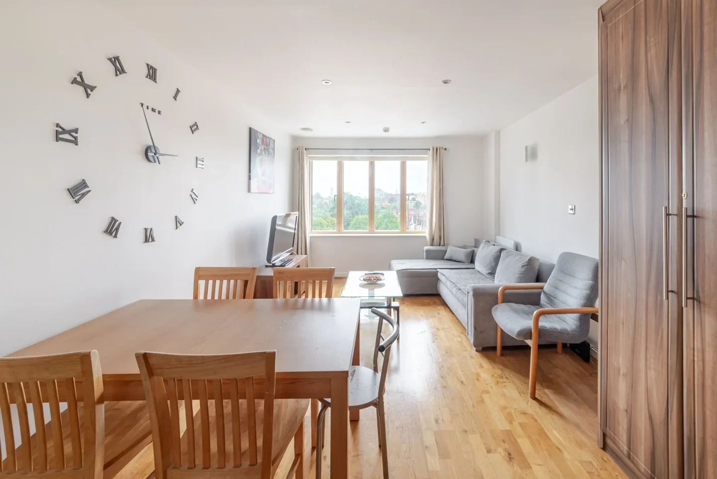 Flat Alexandria Road in Greater London