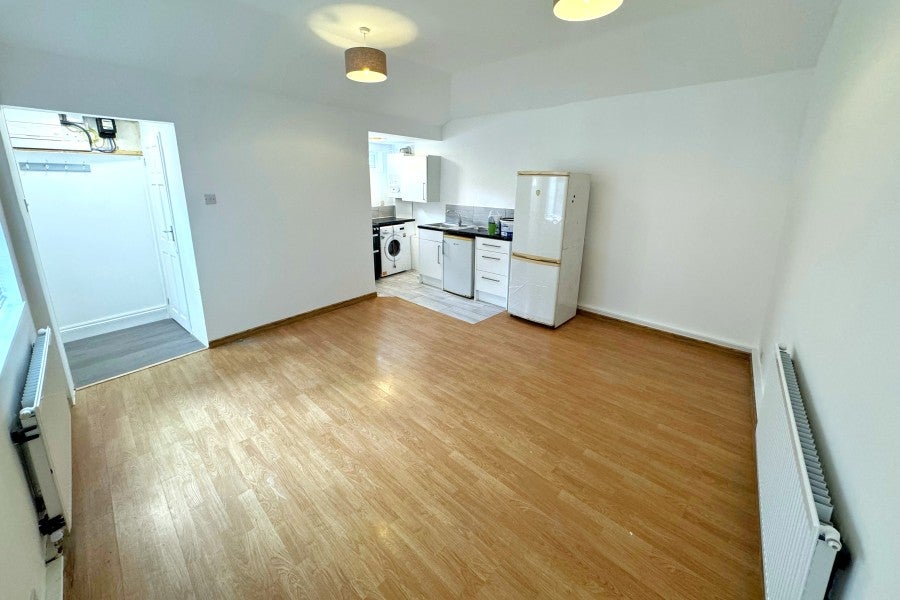 Flat Oatlands Drive in Elmbridge