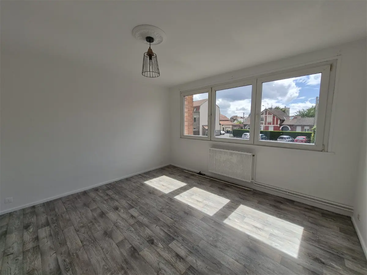 Flat Rue Pierre Curie in Lille