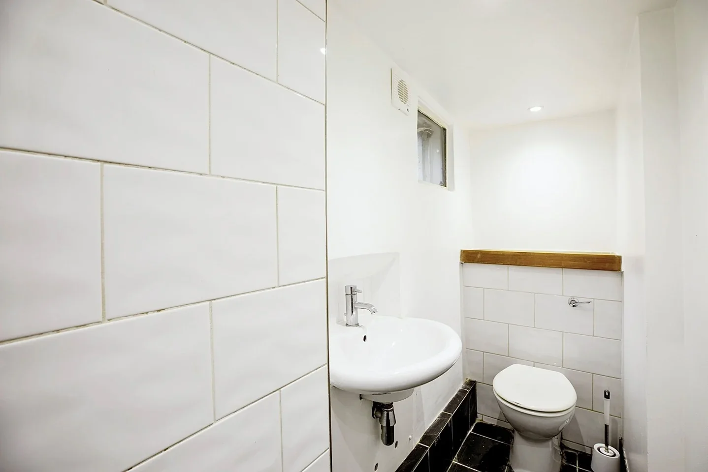 Flat Lansdowne Place in Greater London