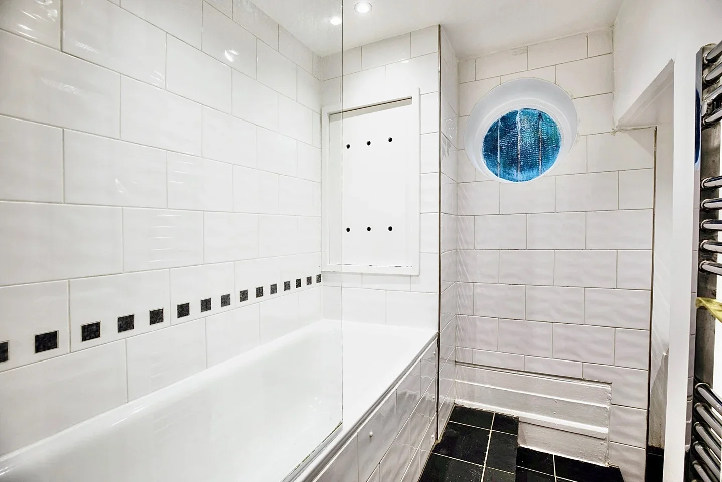 Flat Lansdowne Place in Greater London