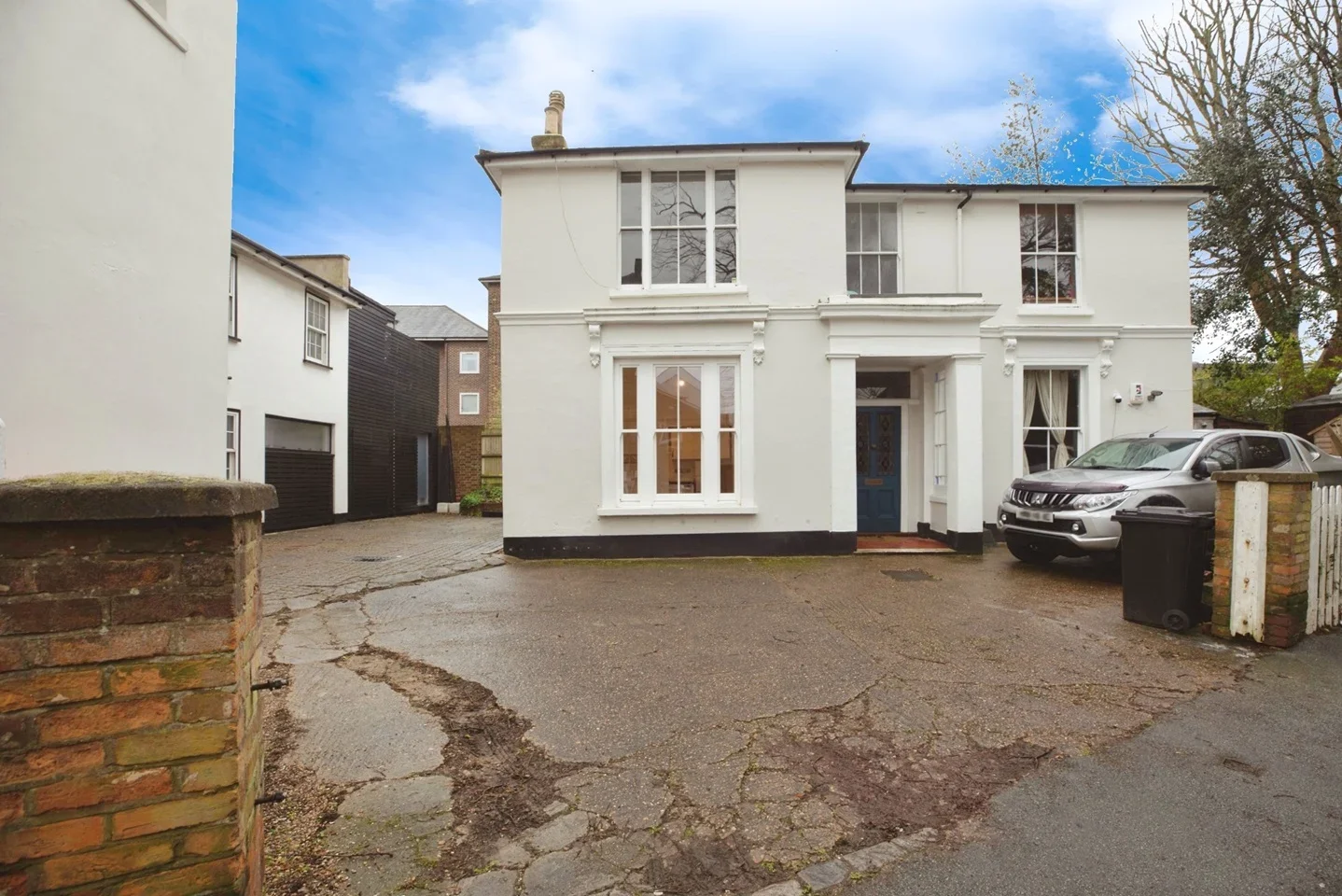 Flat Lansdowne Place in Greater London