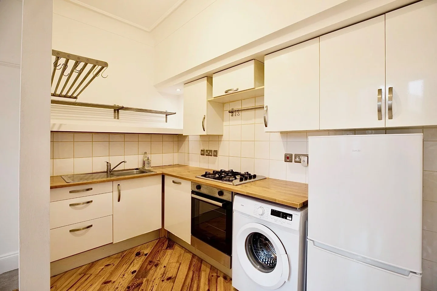 Flat Lansdowne Place in Greater London