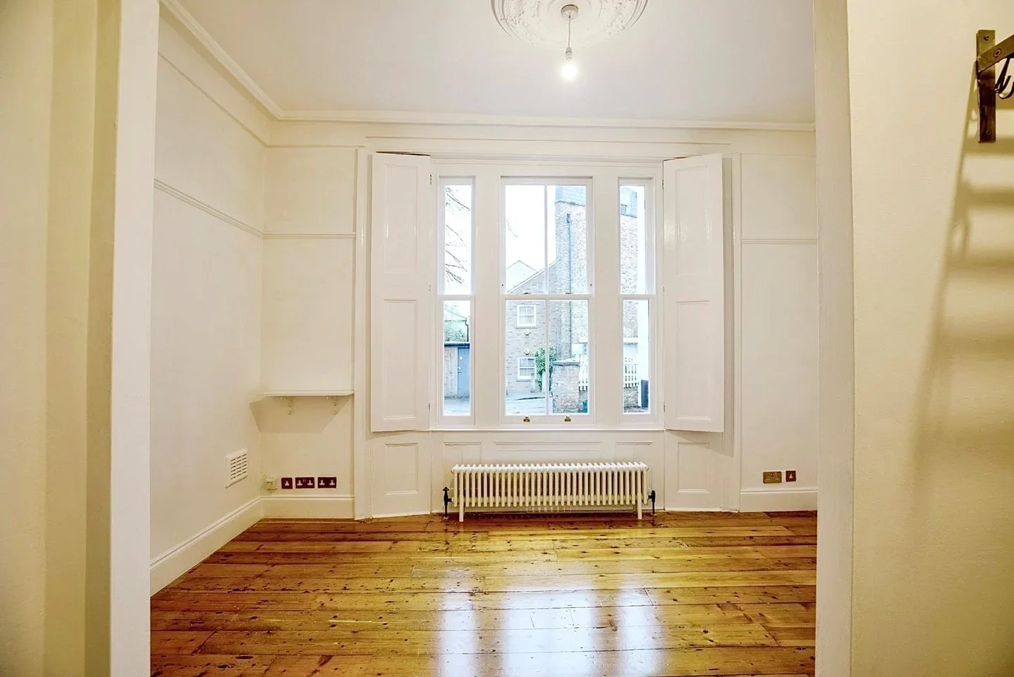 Flat Lansdowne Place in Greater London