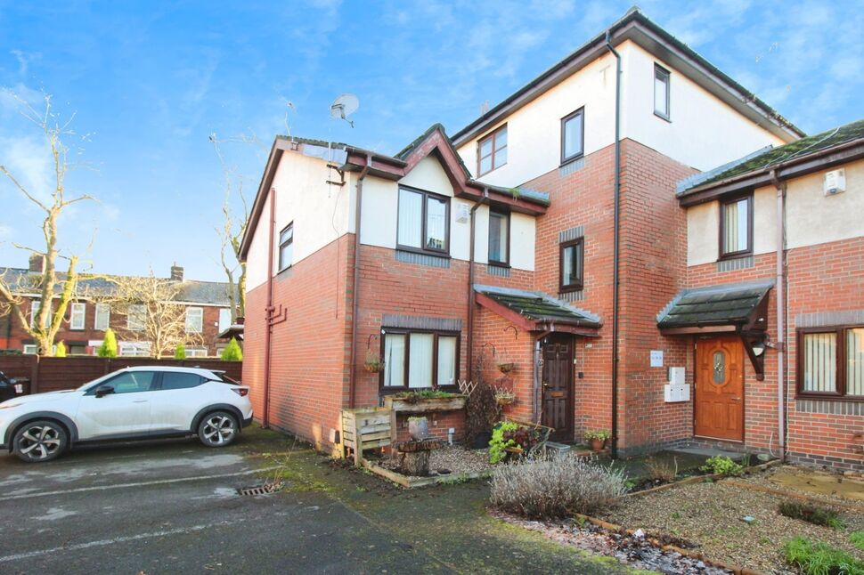 House Greton Close in Manchester