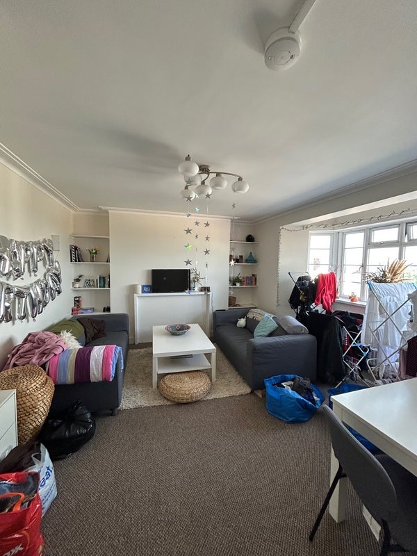 Room Streatham High Road in Greater London