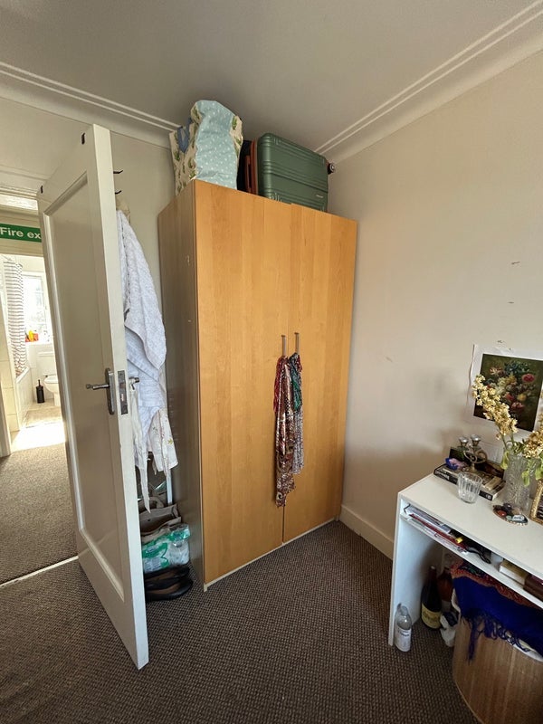 Room Streatham High Road in Greater London
