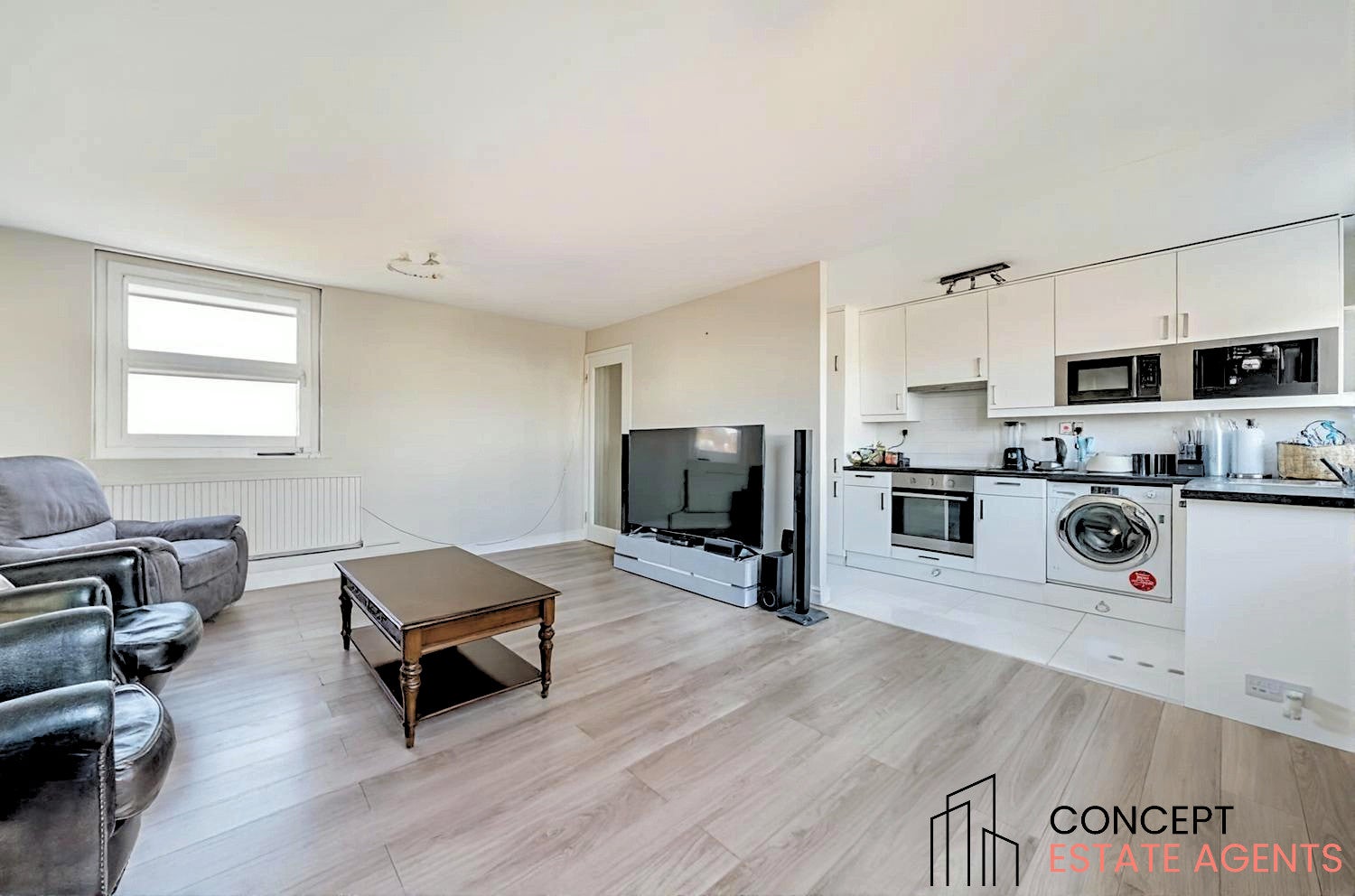 Flat Cumberland House in Greater London