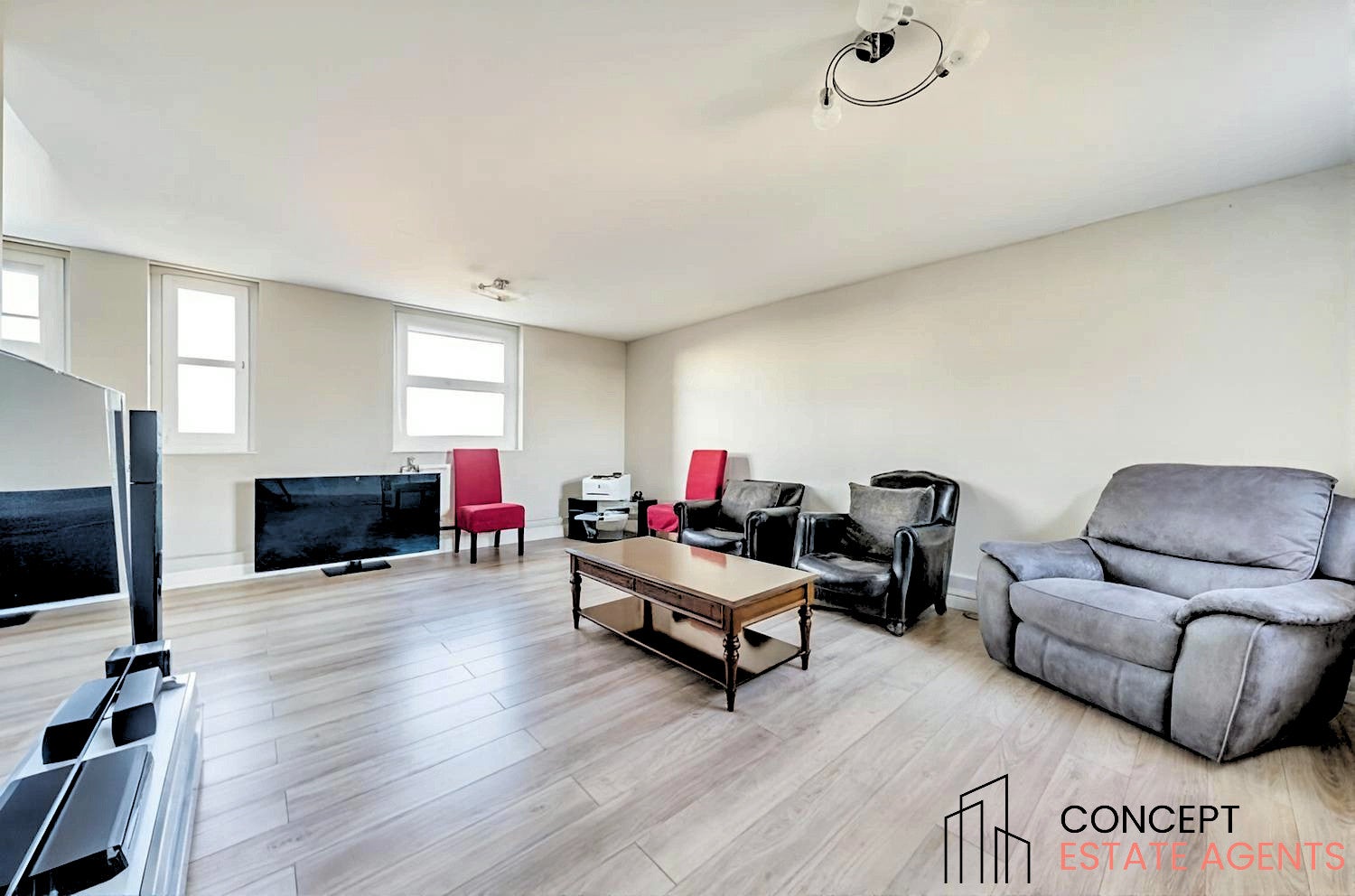 Flat Cumberland House in Greater London