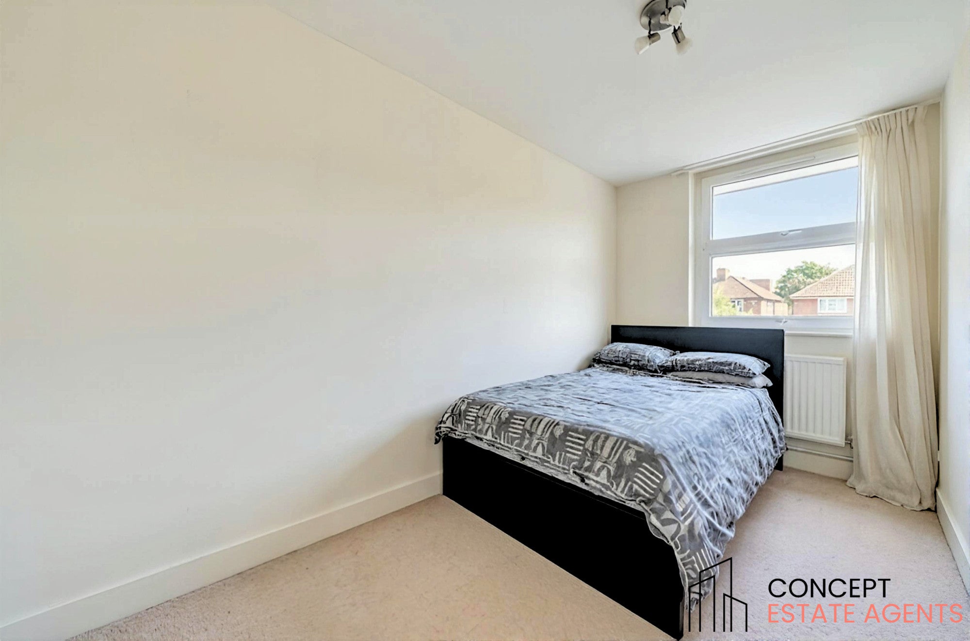 Flat Cumberland House in Greater London