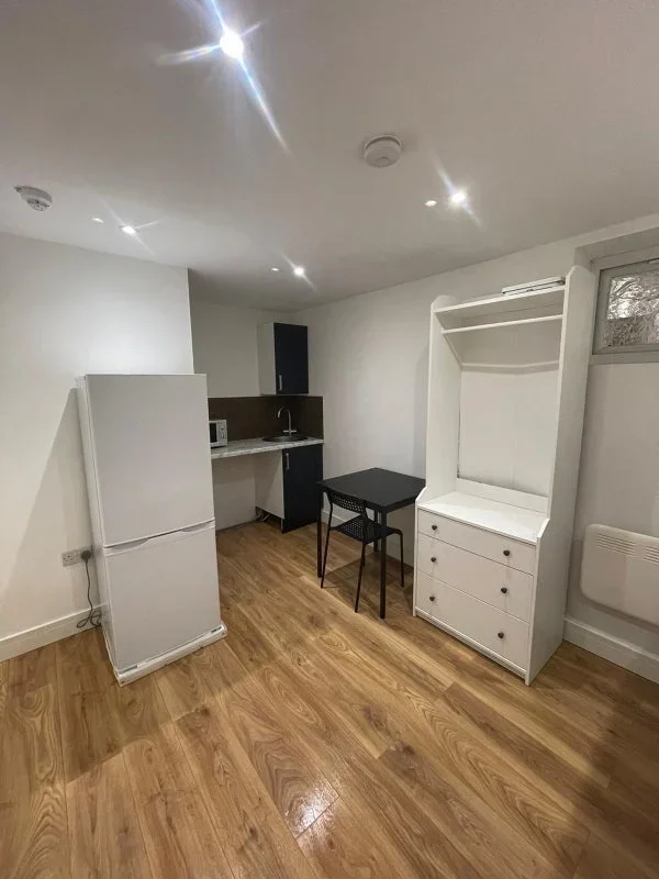 Room New Cross Road in Greater London