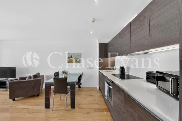 Flat Crampton Street in Greater London