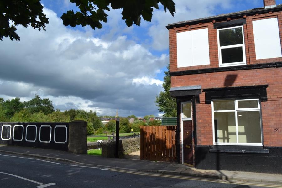 Flat Warrington Road in Wigan