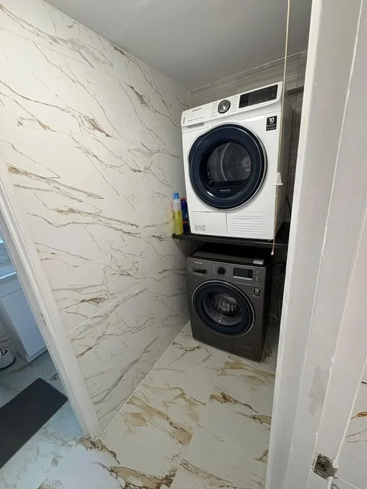 Room La Rose Lane in Greater London