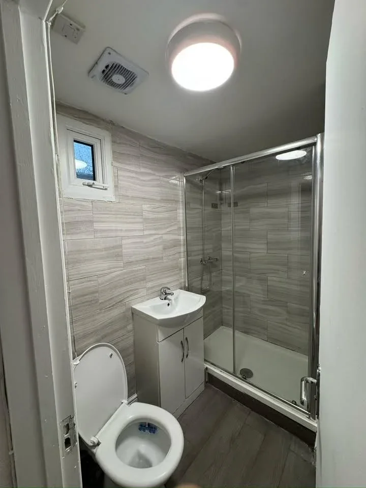 Room La Rose Lane in Greater London