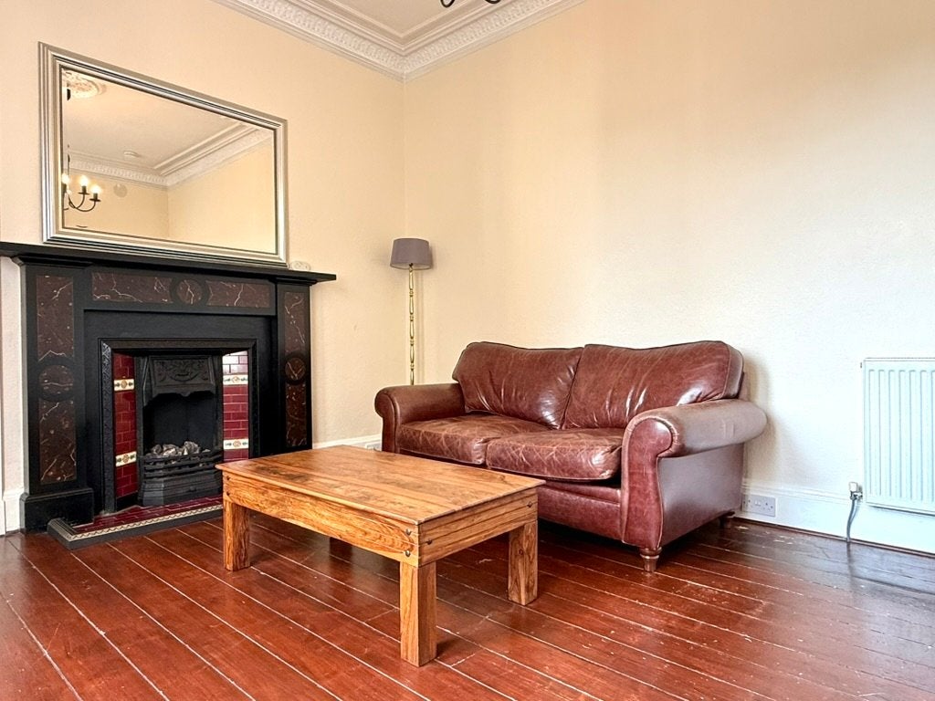 Flat Hermand Crescent in City of Edinburgh