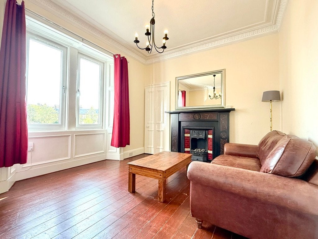 Flat Hermand Crescent in City of Edinburgh