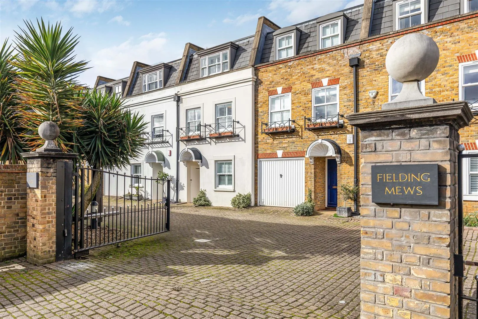 House Fielding Mews in Greater London