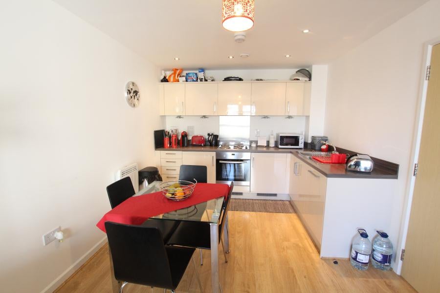Flat Guildford Road in Woking