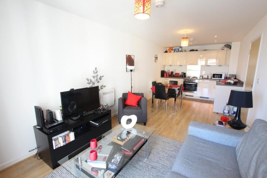 Flat Guildford Road in Woking