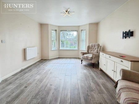 Flat Aston Chase in Wakefield