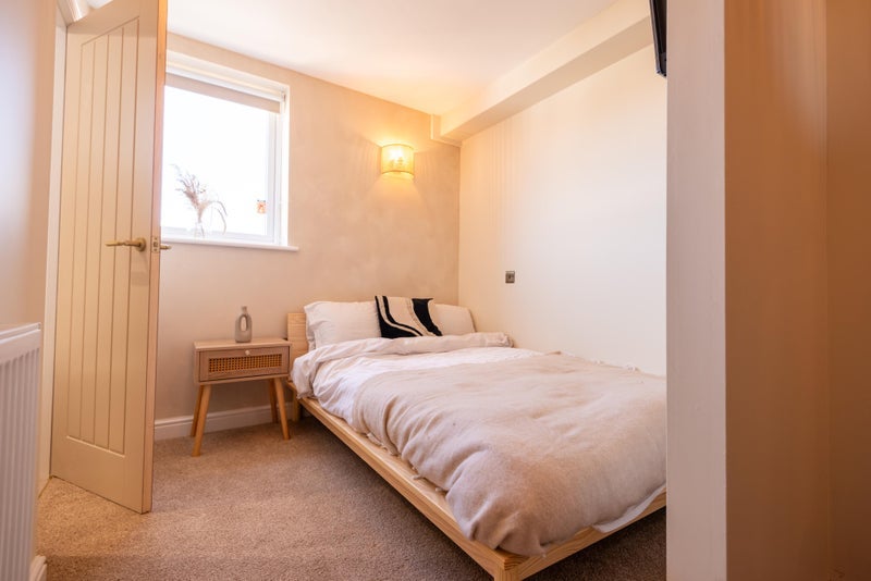 Room Crown Street in Newark and Sherwood