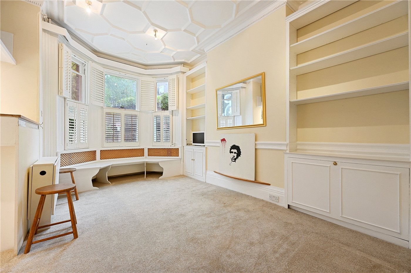 Flat Airlie Gardens in Greater London