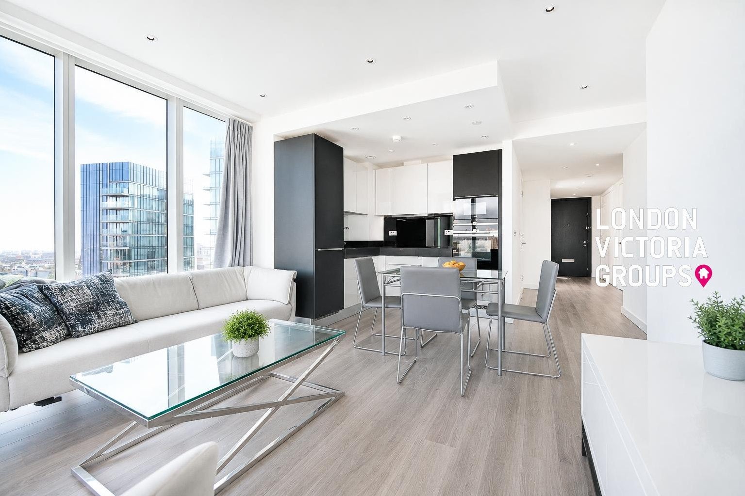 Flat Chaucer Gardens in Greater London