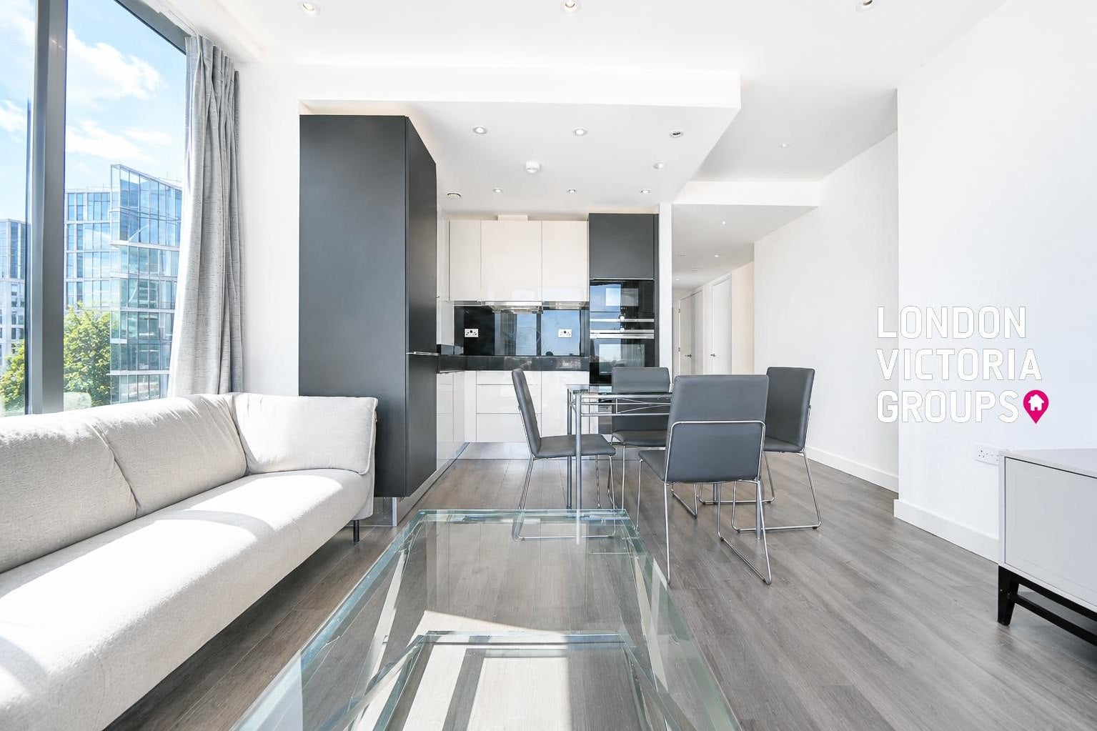 Flat Chaucer Gardens in Greater London