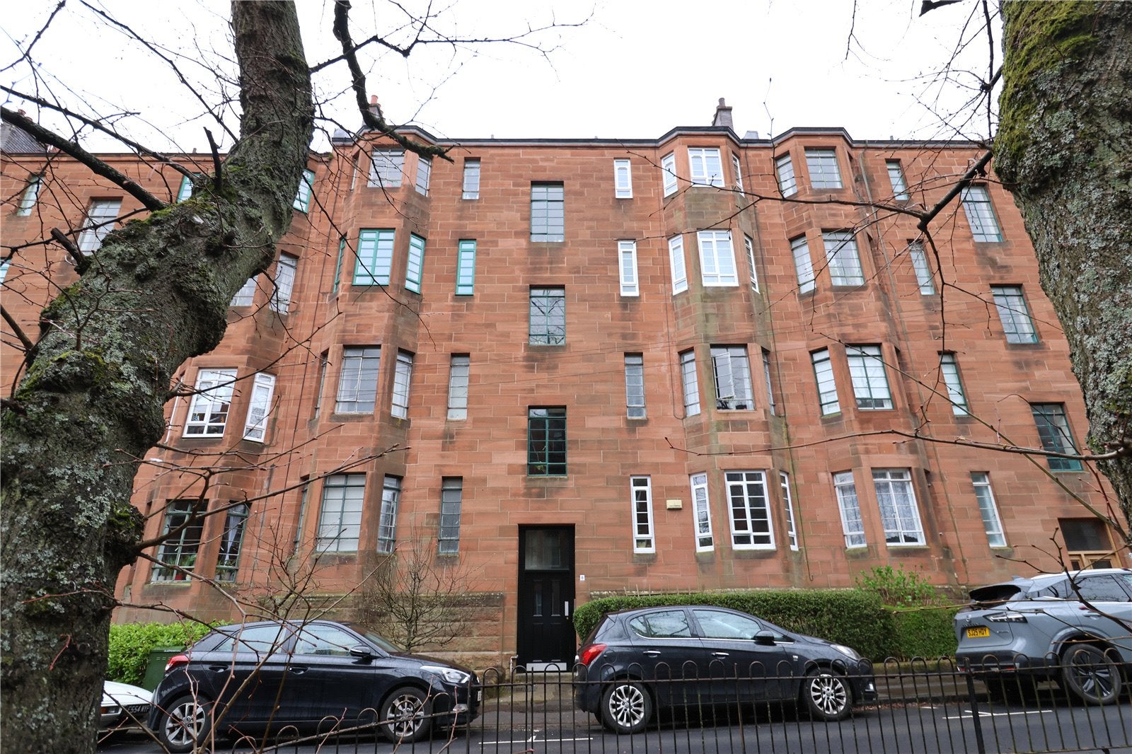 Flat Dudley Drive in Glasgow
