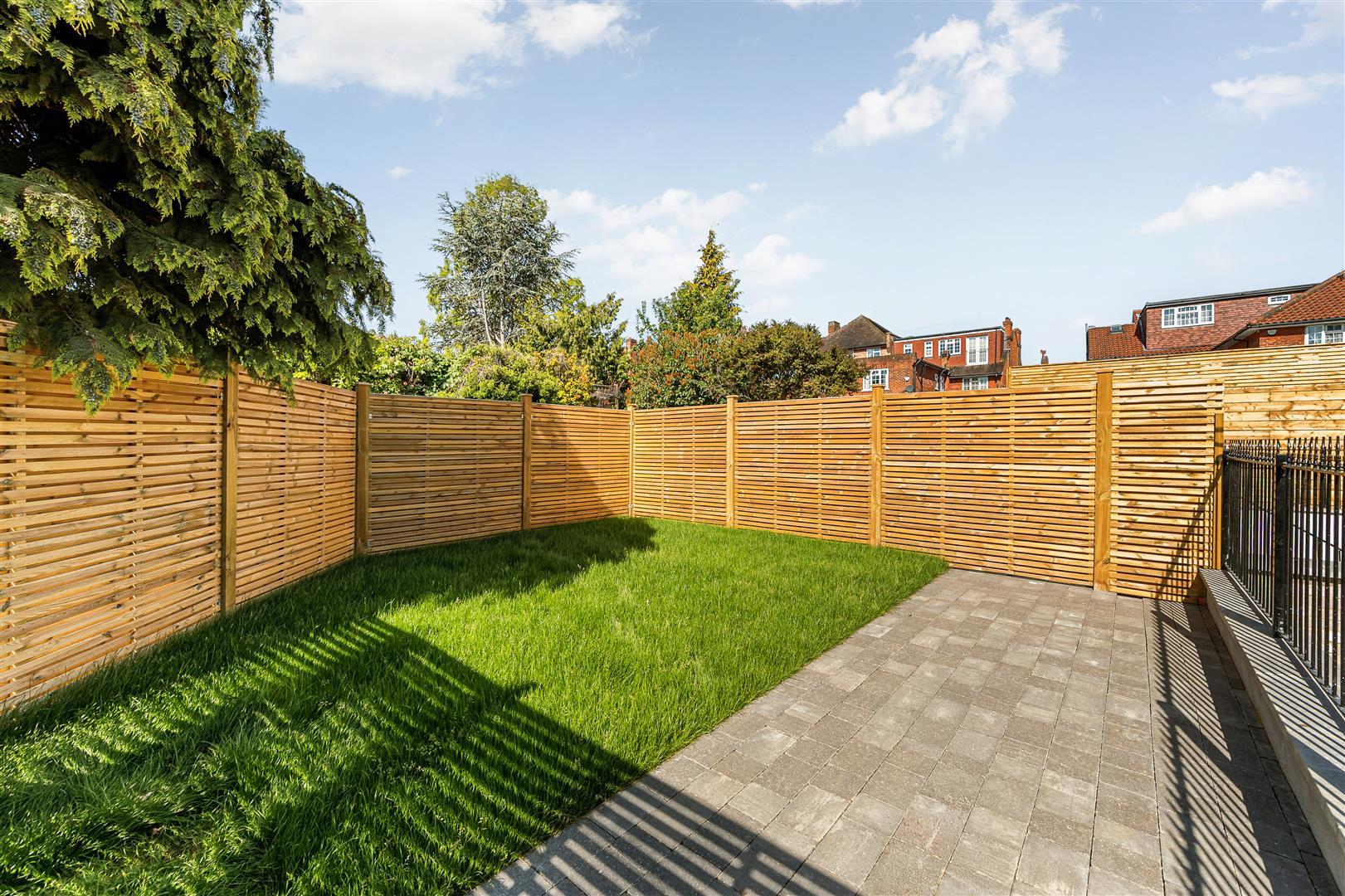 Flat Creswick Road in Greater London
