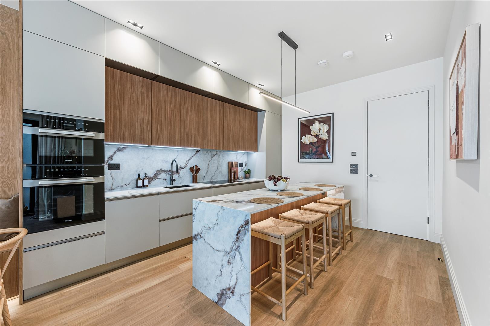 Flat Creswick Road in Greater London