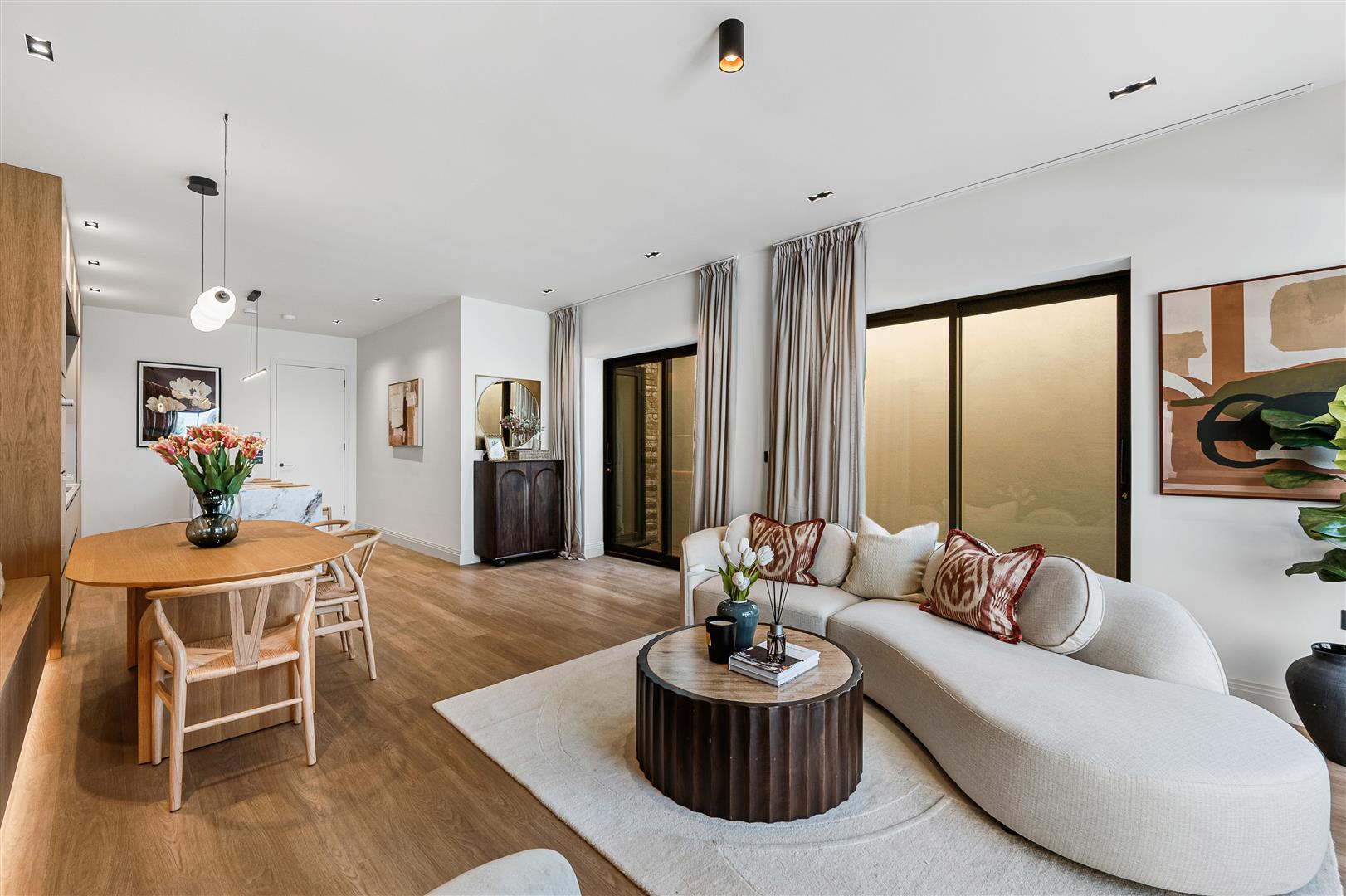 Flat Creswick Road in Greater London
