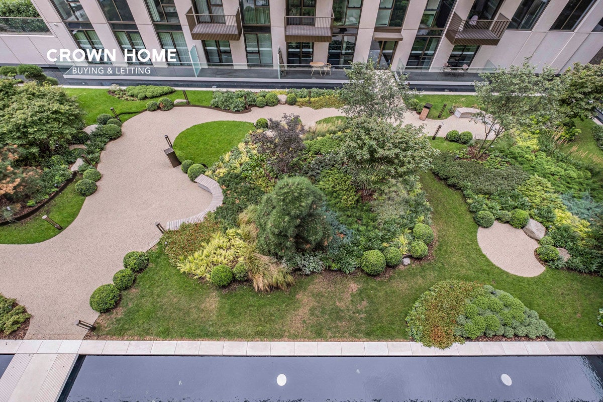 Flat Merino Gardens in Greater London