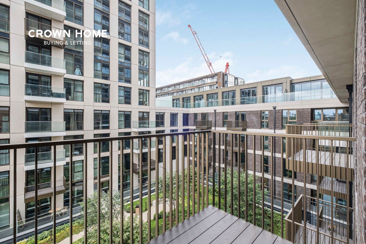Flat Merino Gardens in Greater London