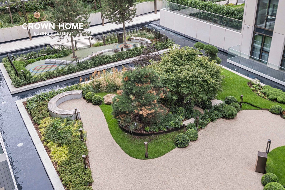 Flat Merino Gardens in Greater London