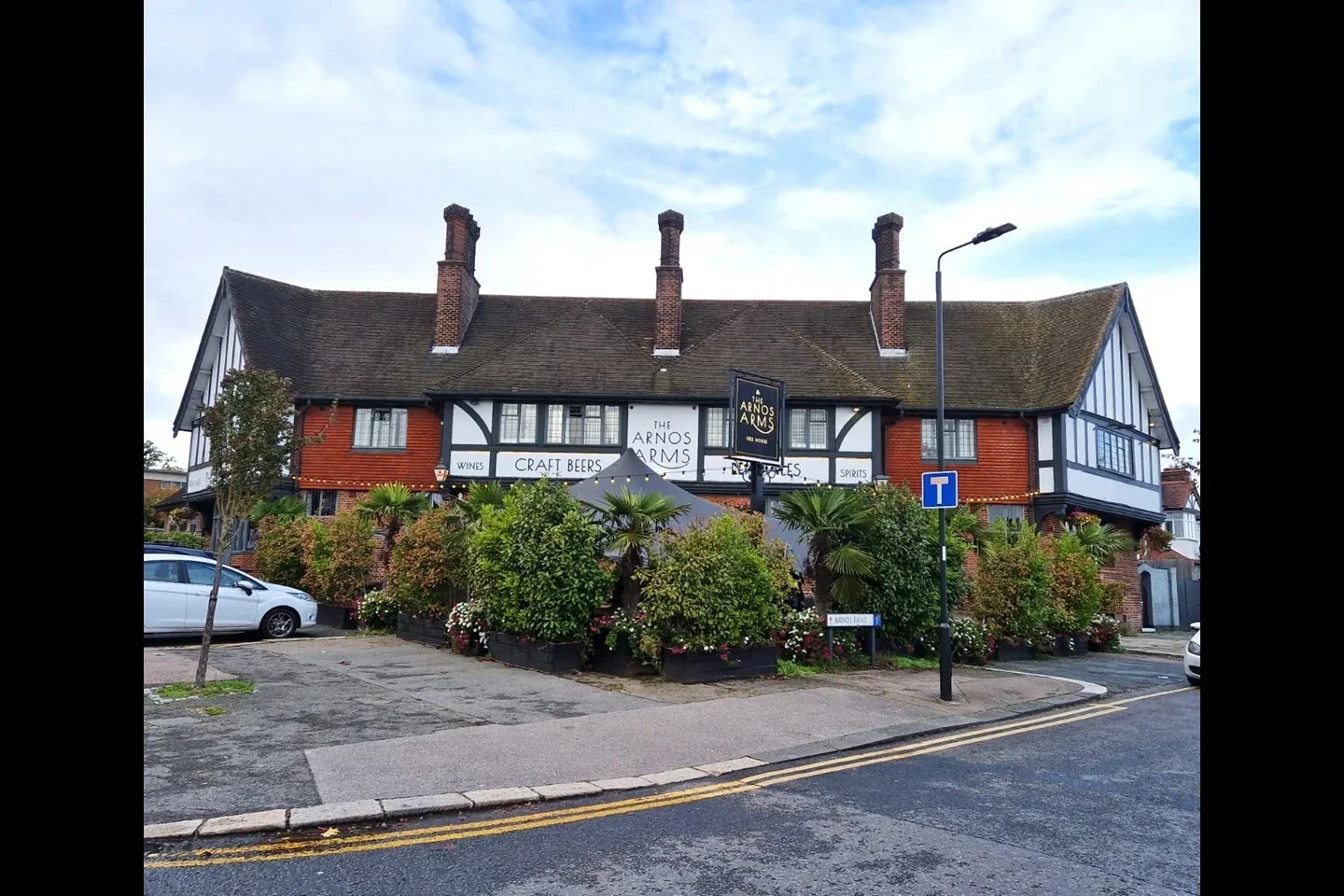 Flat Bowes Road in Greater London