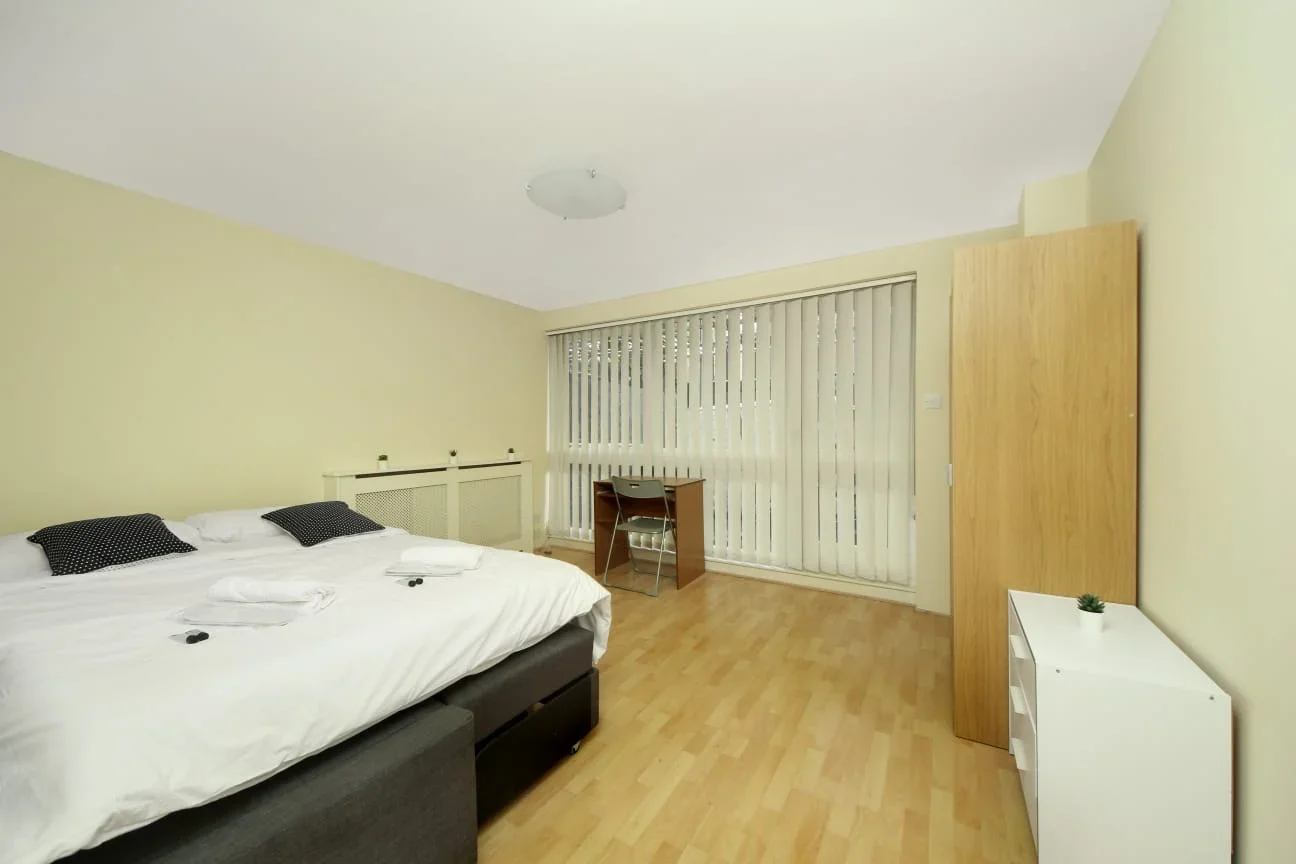 Room Camden Road in Greater London
