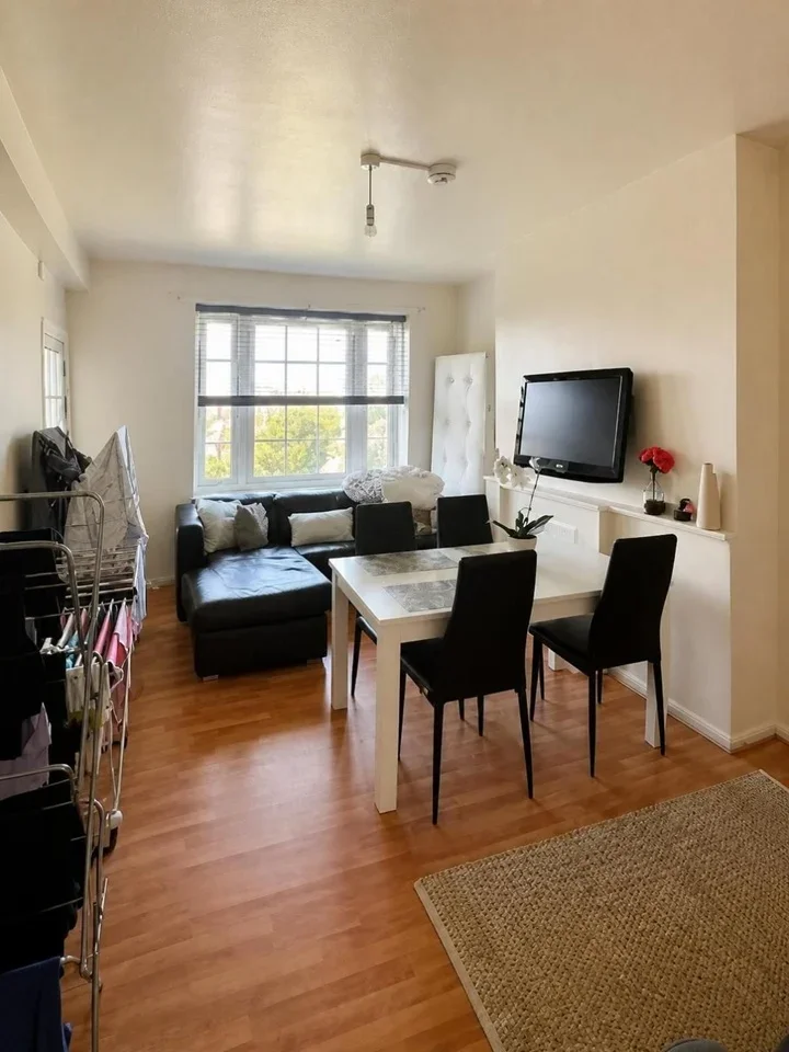 Room College Road in Greater London