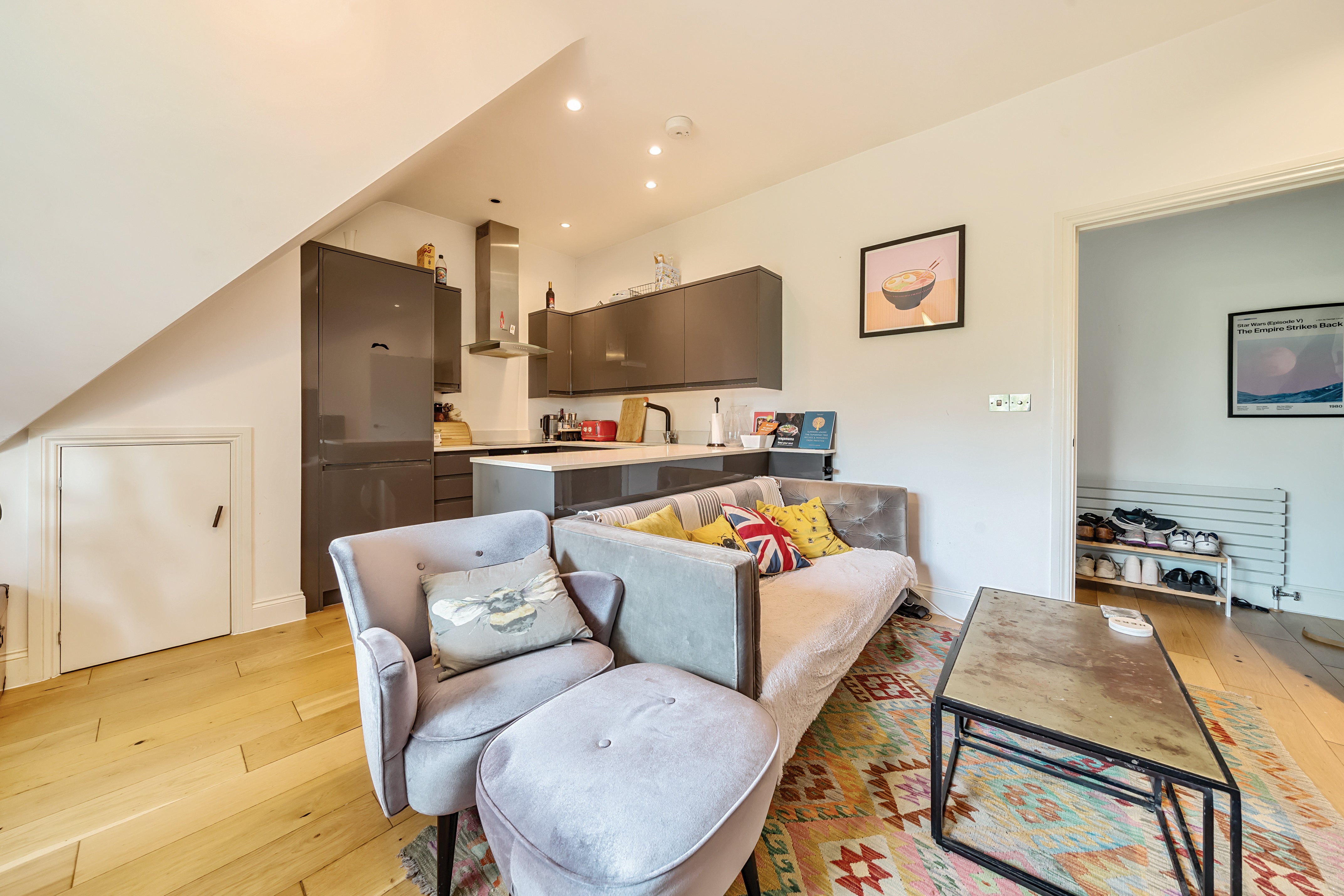Flat Creffield Road in Greater London