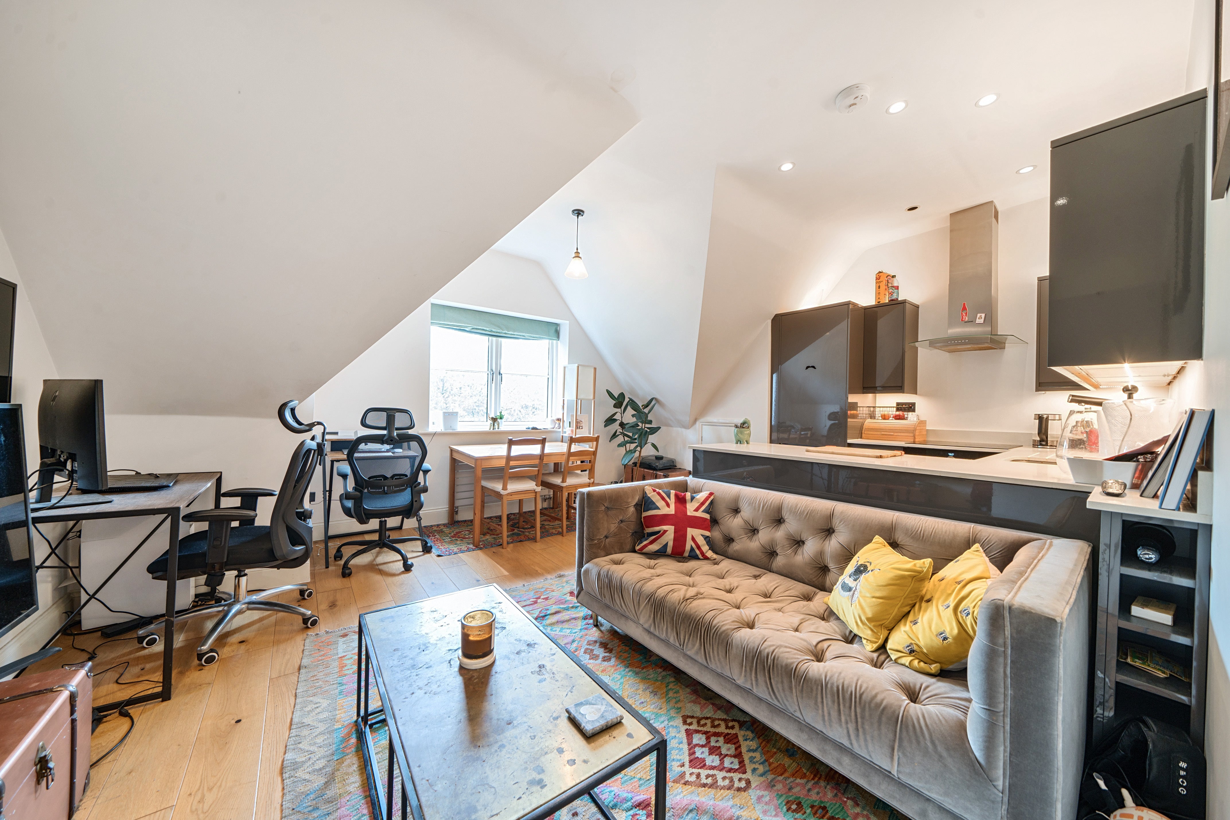 Flat Creffield Road in Greater London