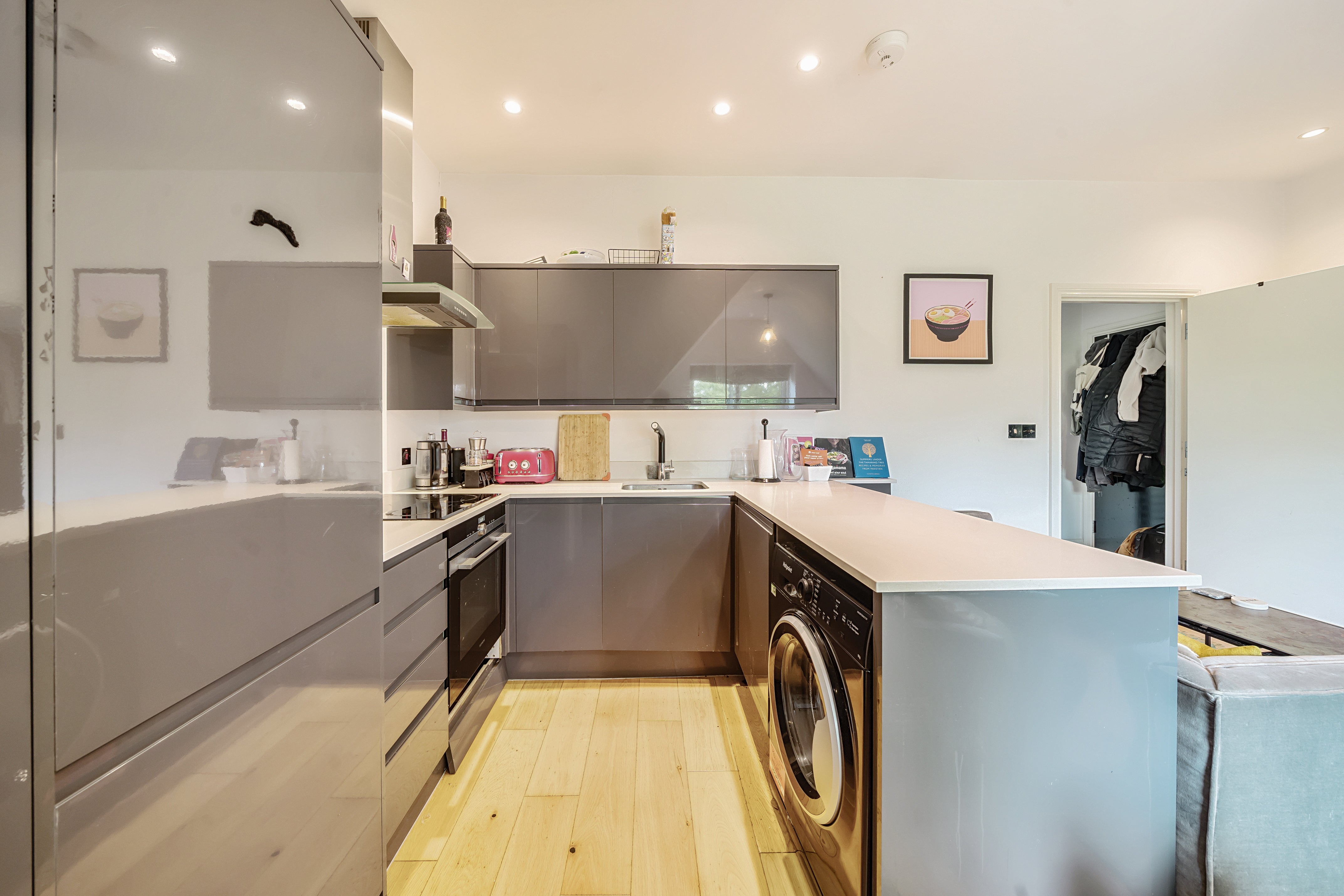 Flat Creffield Road in Greater London