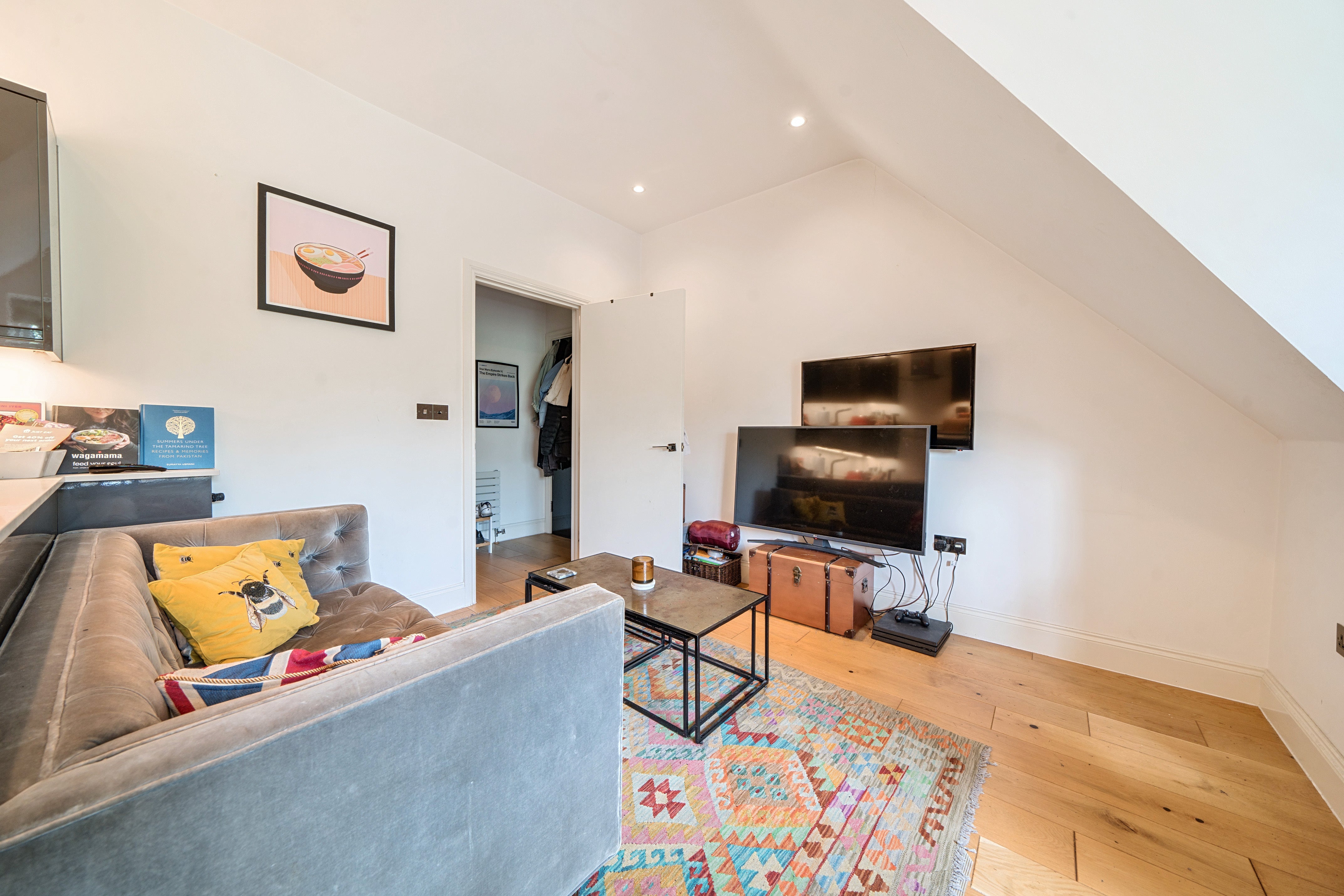 Flat Creffield Road in Greater London
