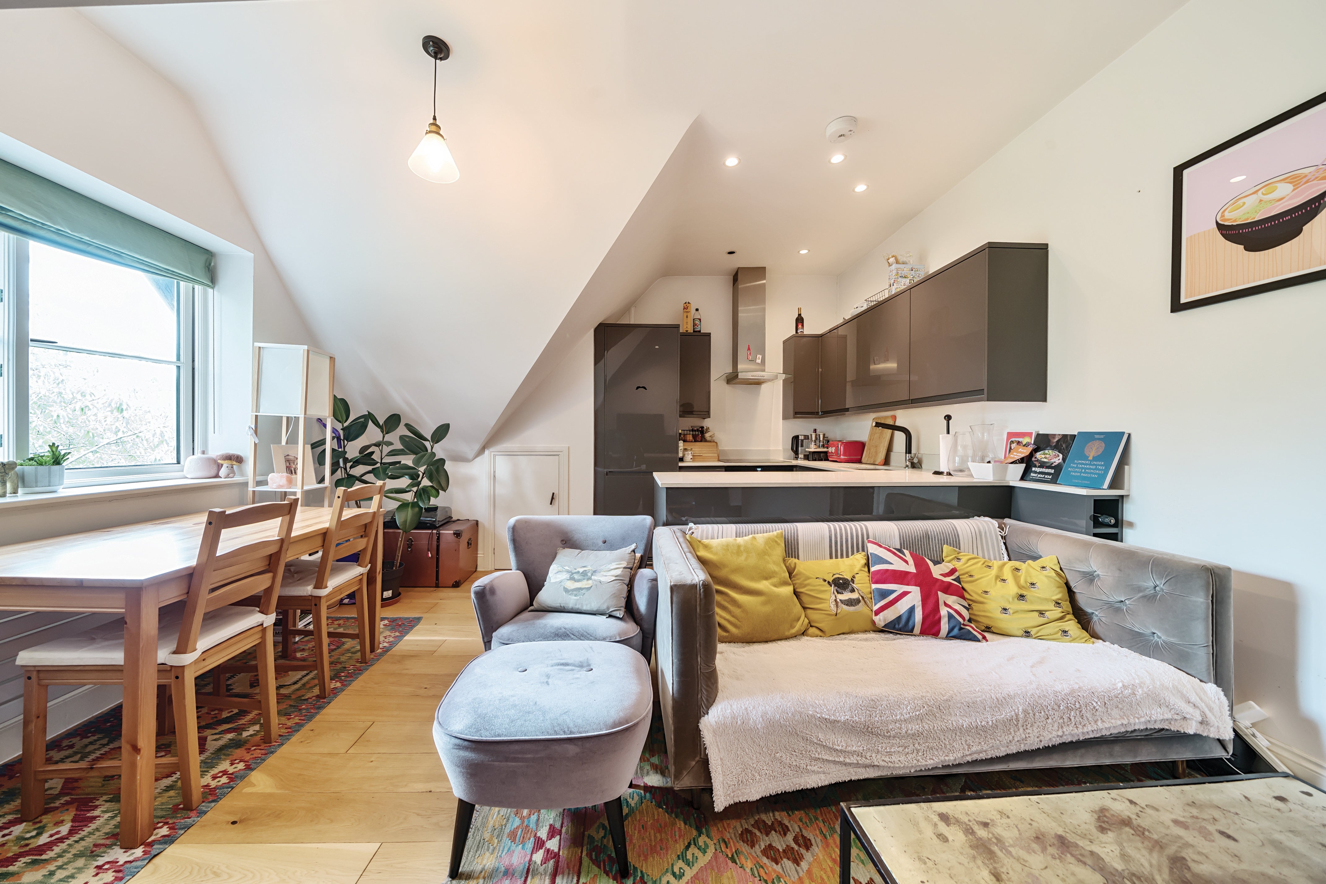 Flat Creffield Road in Greater London