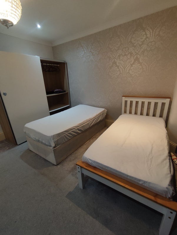Room Sixth Avenue in Greater London