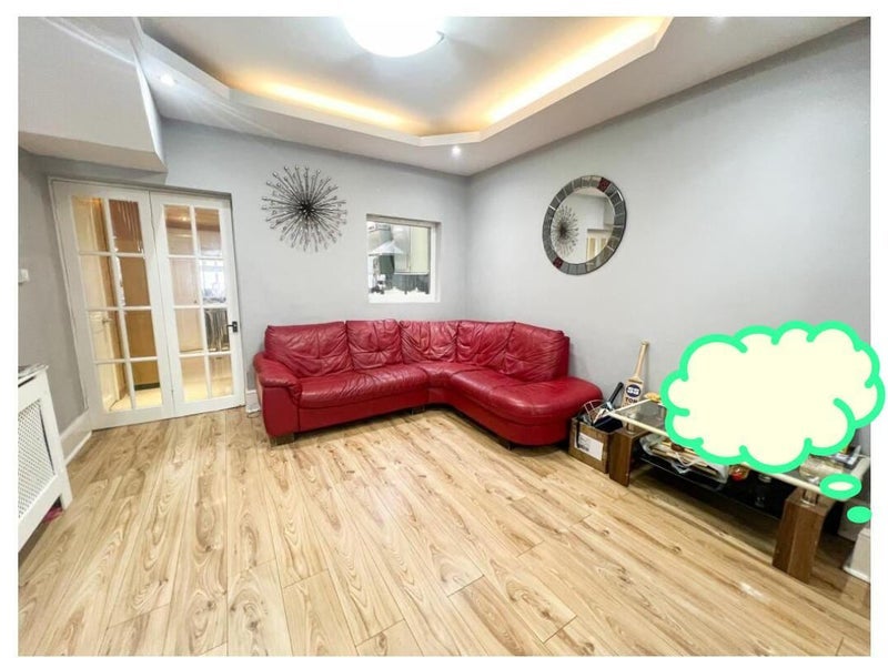 Room Sixth Avenue in Greater London