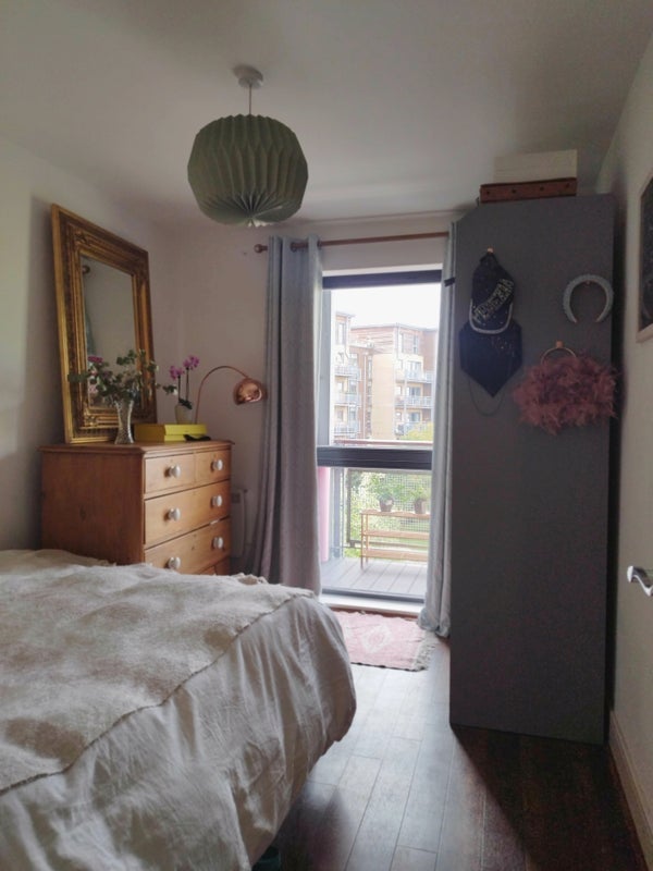 Room Morris Court in Greater London