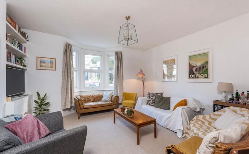 Room Angles Road in Greater London