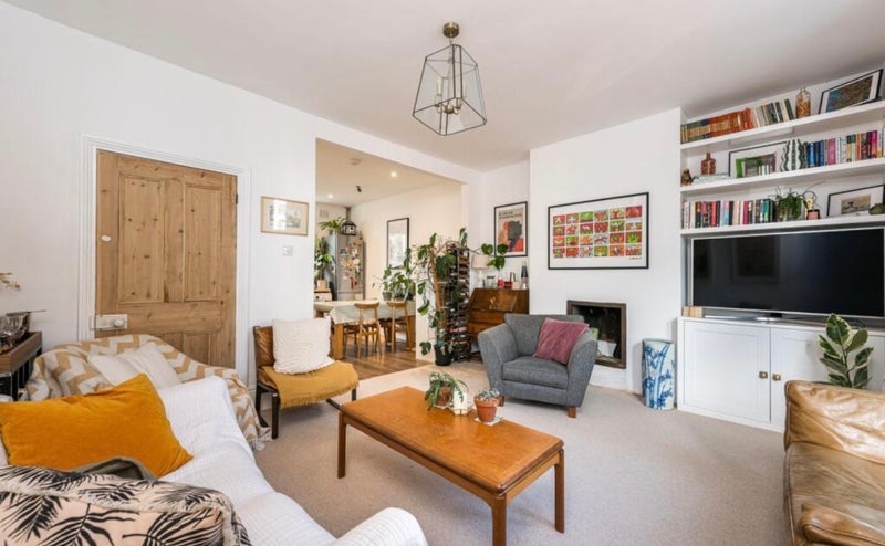 Room Angles Road in Greater London